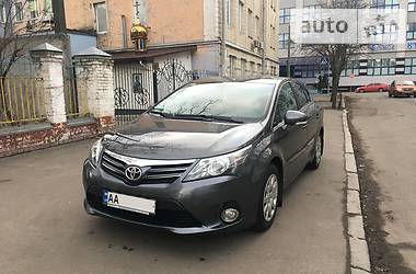 Седан Toyota Avensis 2013 в 