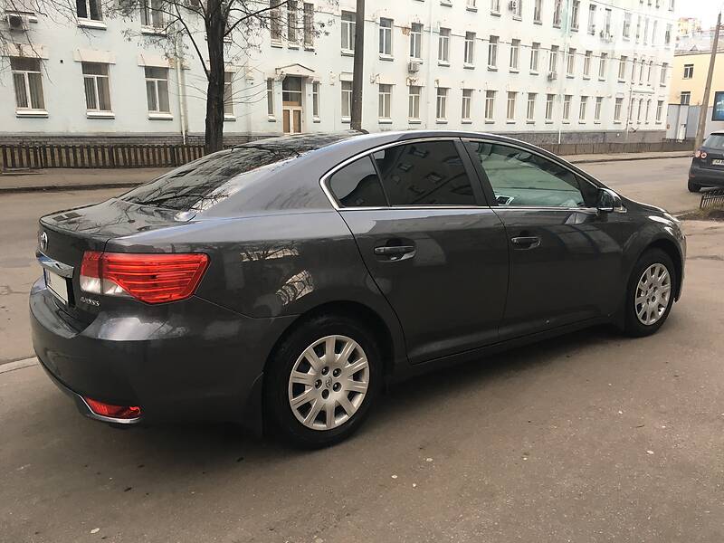 Седан Toyota Avensis 2013 в Києві