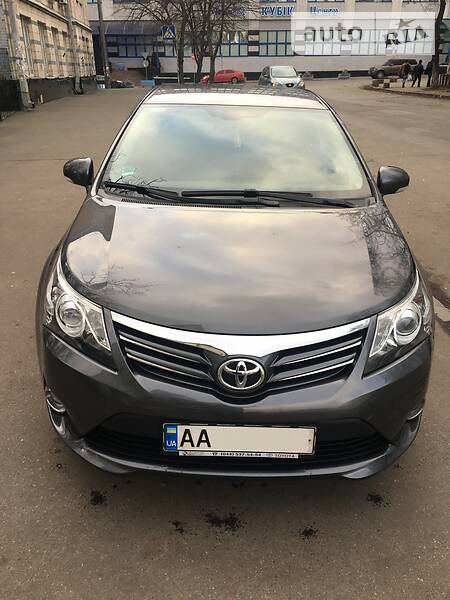 Седан Toyota Avensis 2013 в Києві