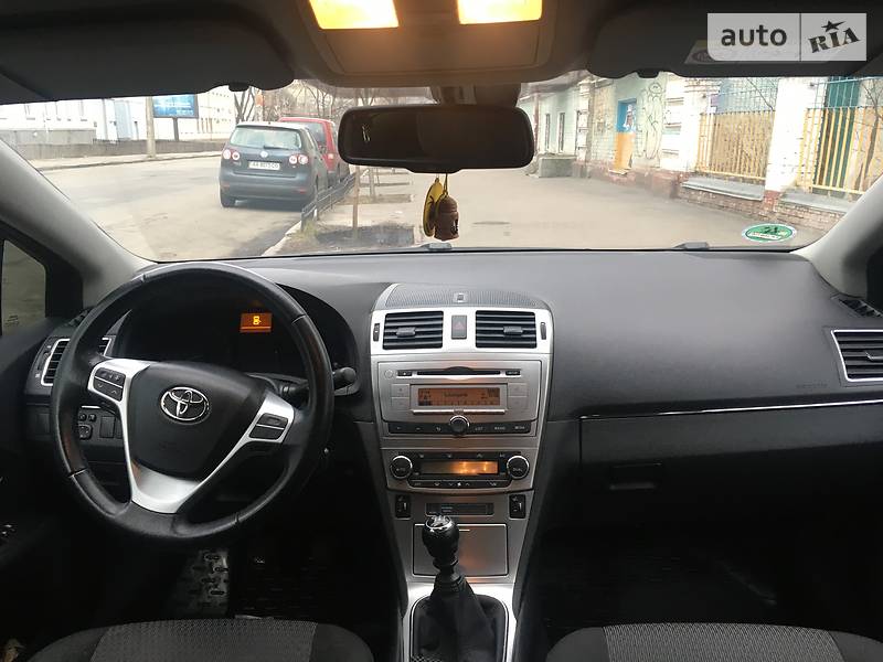 Седан Toyota Avensis 2013 в Києві