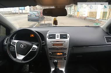 Седан Toyota Avensis 2013 в 