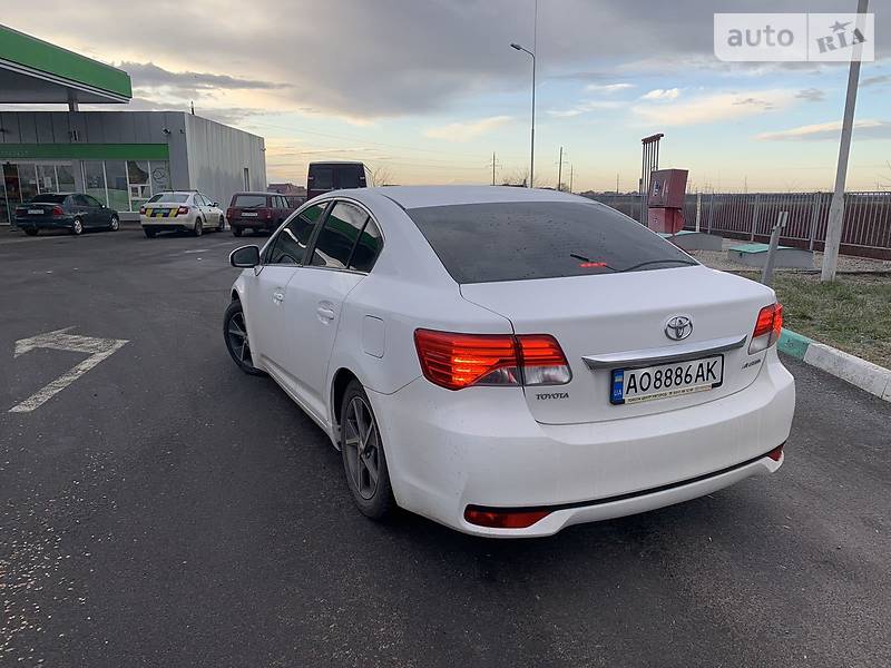Седан Toyota Avensis 2012 в Ужгороді