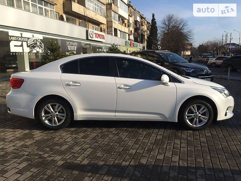 Седан Toyota Avensis 2012 в Ужгороді
