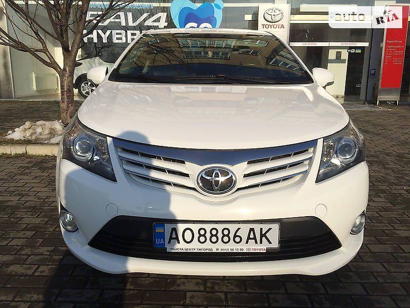 Седан Toyota Avensis 2012 в Ужгороді