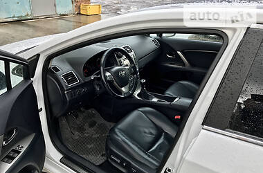 Універсал Toyota Avensis 2012 в 