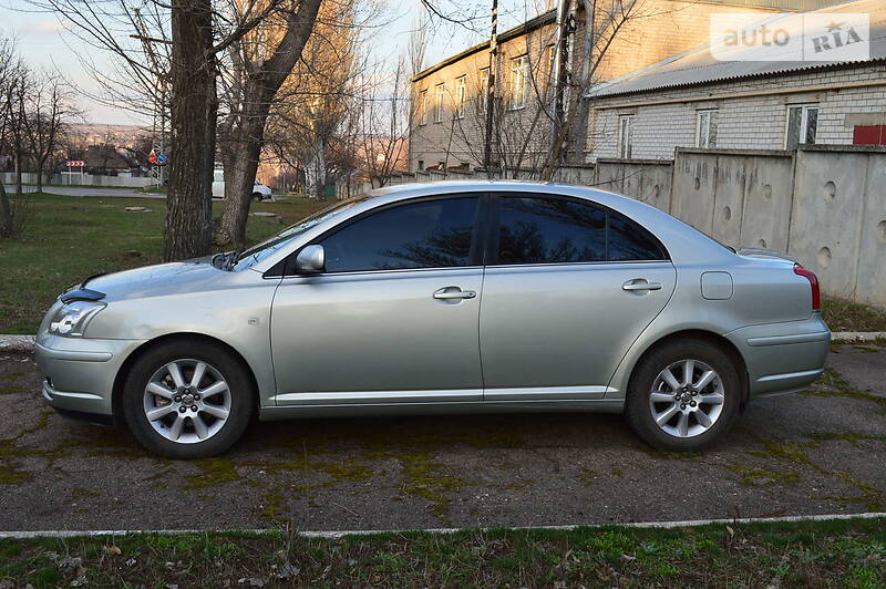 Седан Toyota Avensis 2003 в Краматорске