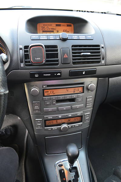 Седан Toyota Avensis 2003 в Краматорске