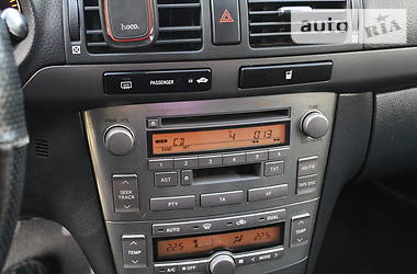 Седан Toyota Avensis 2003 в 