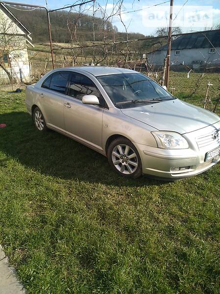 Седан Toyota Avensis 2005 в Ужгороді