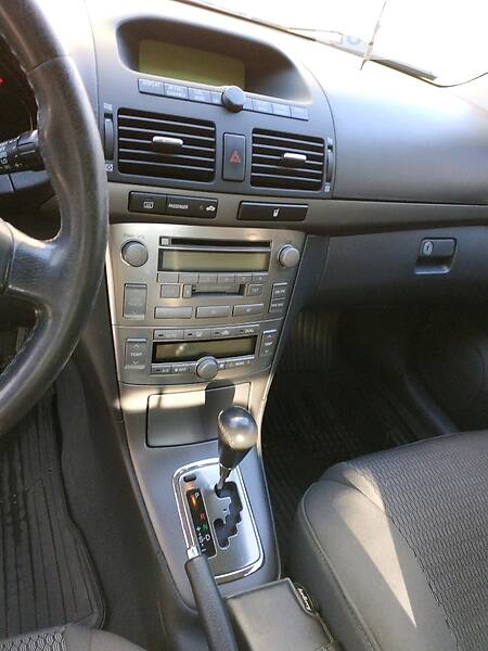 Седан Toyota Avensis 2004 в Львові
