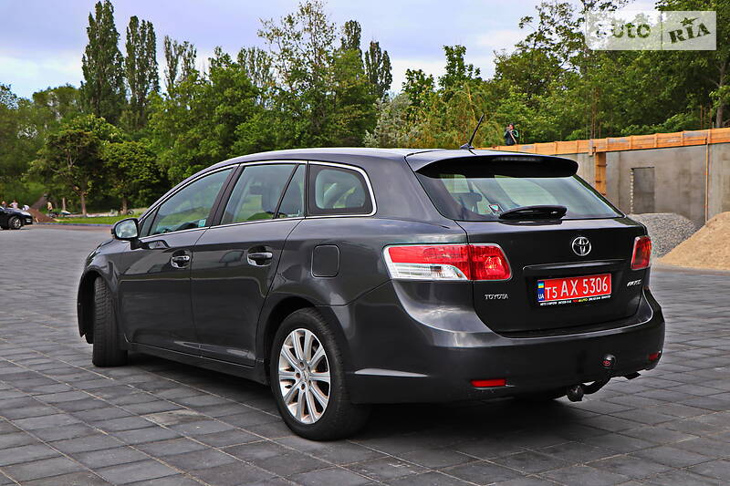 Універсал Toyota Avensis 2011 в Кременчуці