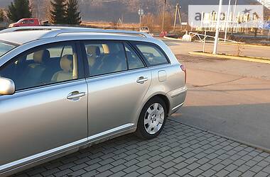 Універсал Toyota Avensis 2004 в Хусті