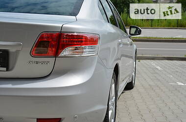 Седан Toyota Avensis 2009 в 