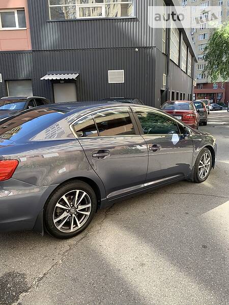 Седан Toyota Avensis 2012 в Києві