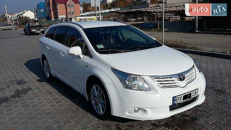 Універсал Toyota Avensis 2011 в Хмельницькому