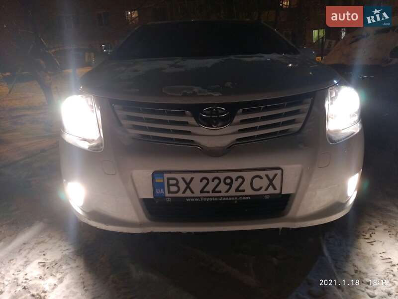 Універсал Toyota Avensis 2011 в Хмельницькому