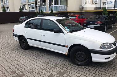 Седан Toyota Avensis 2002 в 