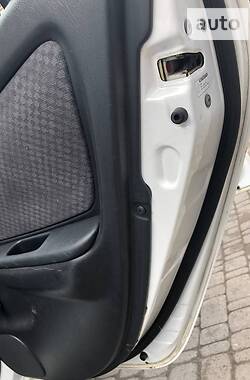 Седан Toyota Avensis 2002 в 