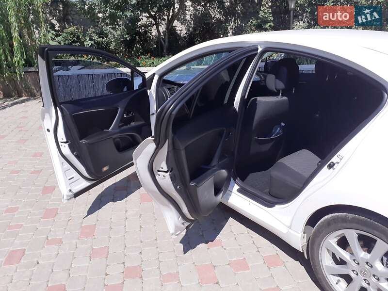 Седан Toyota Avensis 2010 в Кам'янець-Подільському