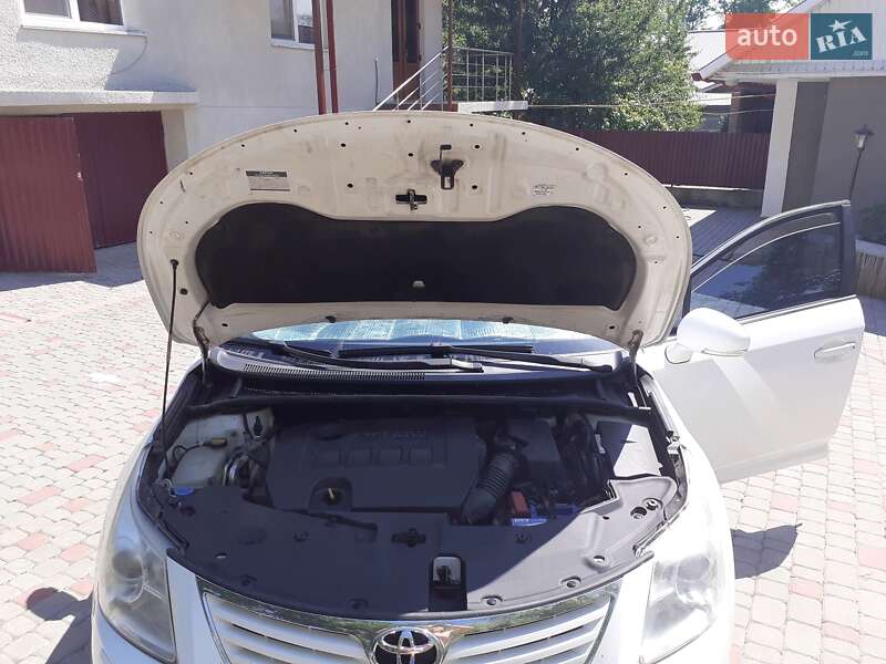 Седан Toyota Avensis 2010 в Кам'янець-Подільському