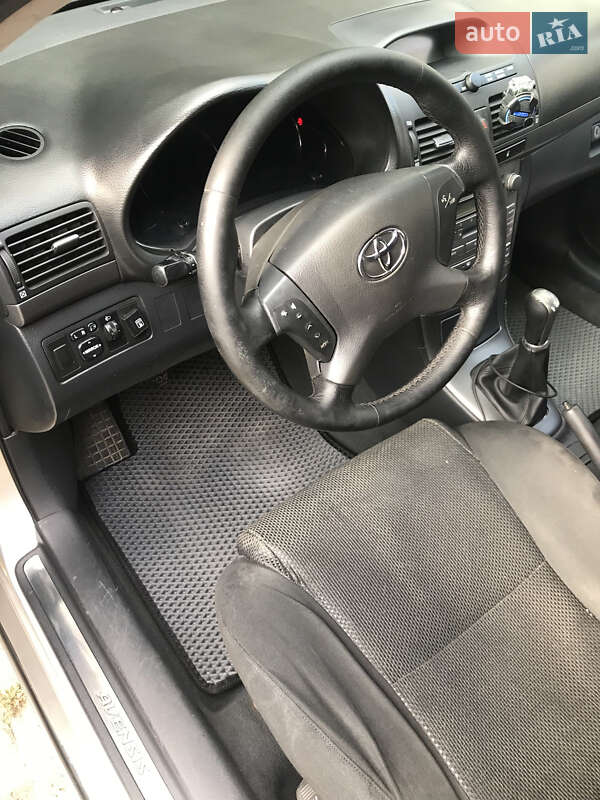 Универсал Toyota Avensis 2003 в Коломые