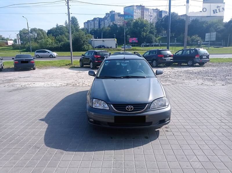 Універсал Toyota Avensis 2002 в Львові