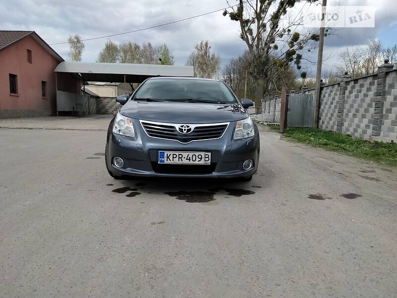 Седан Toyota Avensis 2010 в Корце