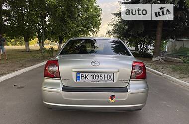 Седан Toyota Avensis 2006 в Ровно
