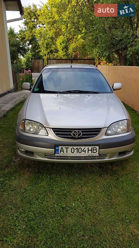 Лифтбек Toyota Avensis 2002 в Калуше