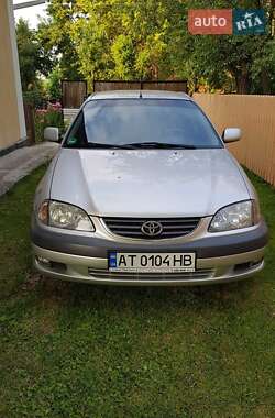 Лифтбек Toyota Avensis 2002 в 