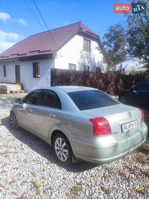 Седан Toyota Avensis 2005 в Кривом Роге