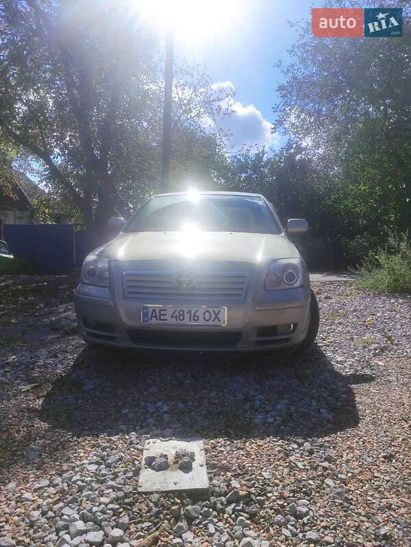 Седан Toyota Avensis 2005 в Кривом Роге
