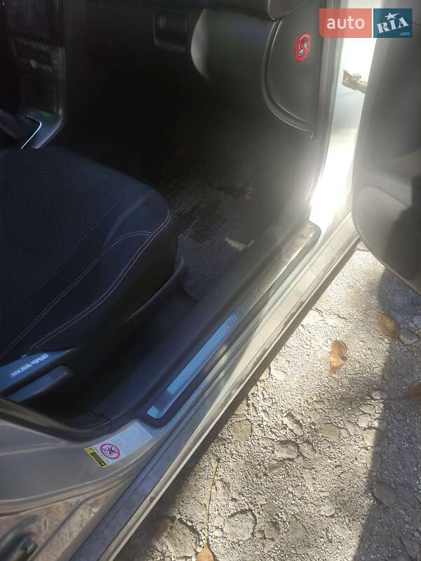 Седан Toyota Avensis 2005 в Кривом Роге