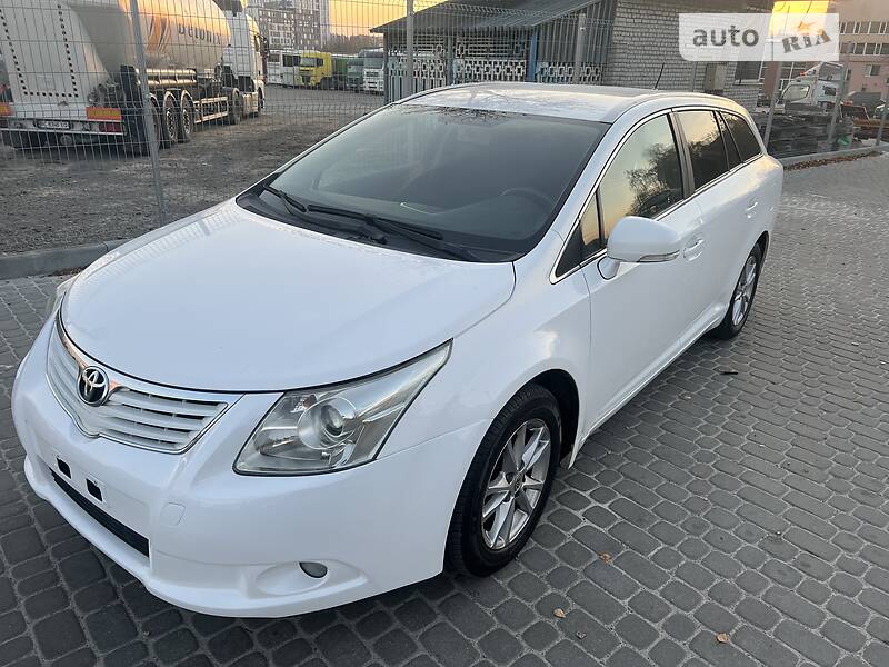 Універсал Toyota Avensis 2010 в Львові