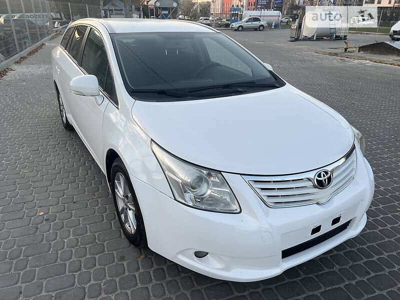 Універсал Toyota Avensis 2010 в Львові