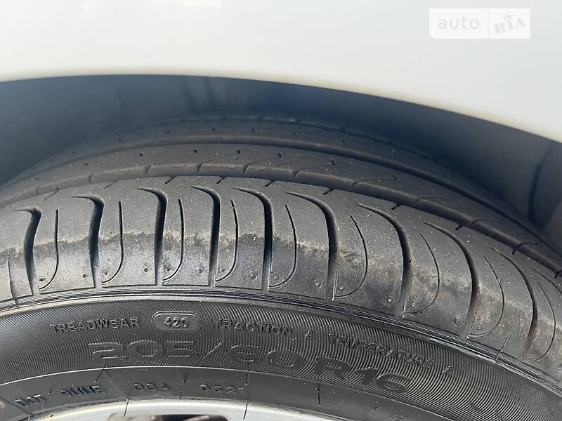Універсал Toyota Avensis 2010 в Львові