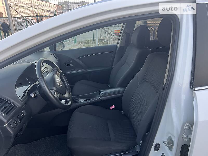 Універсал Toyota Avensis 2010 в Львові
