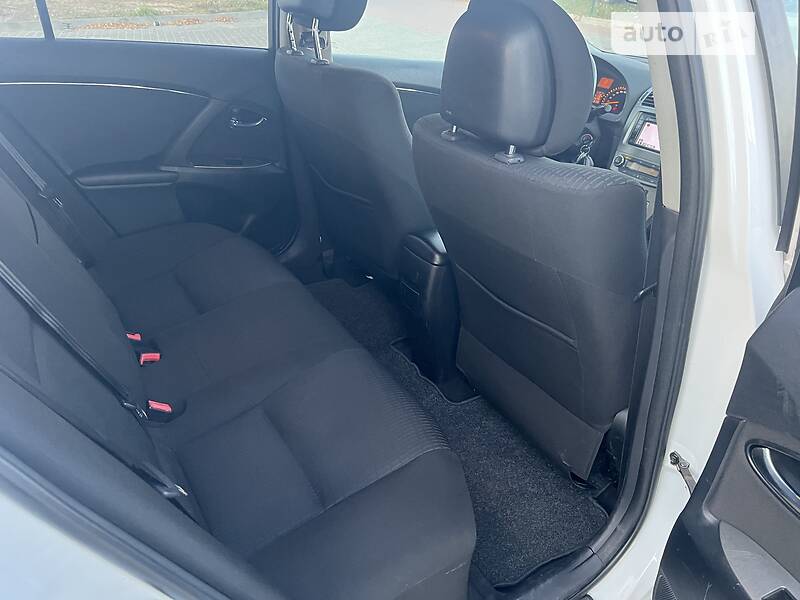 Універсал Toyota Avensis 2010 в Львові