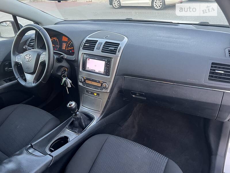 Універсал Toyota Avensis 2010 в Львові