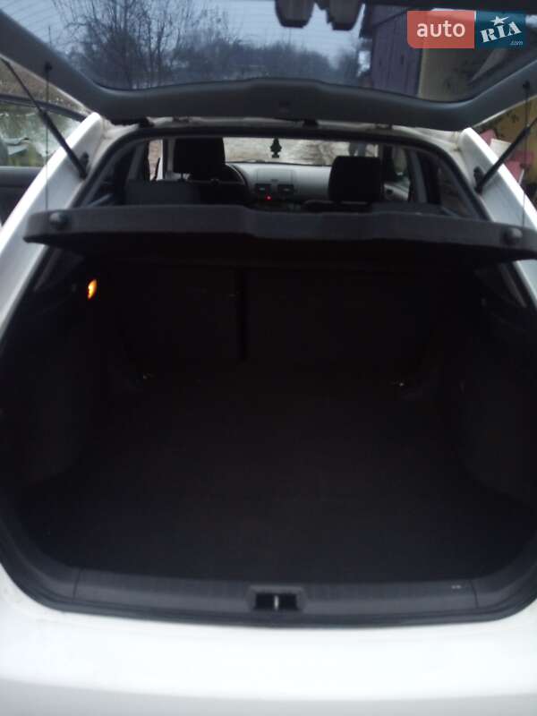 Хэтчбек Toyota Avensis 2008 в Ивано-Франковске