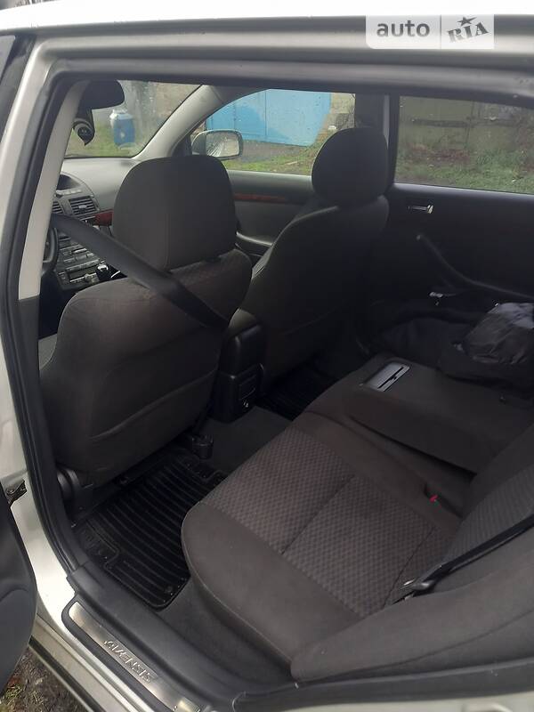 Універсал Toyota Avensis 2004 в Миколаєві