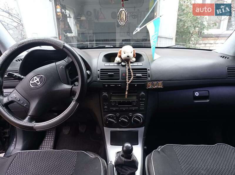 Седан Toyota Avensis 2003 в Ахтырке