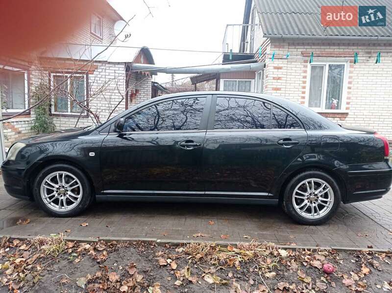 Седан Toyota Avensis 2003 в Ахтырке