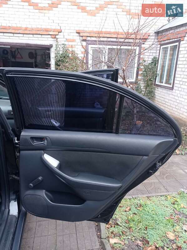 Седан Toyota Avensis 2003 в Ахтырке