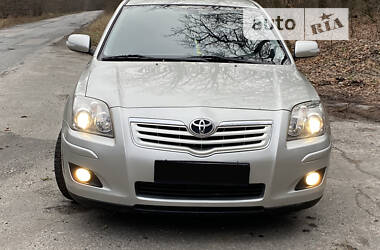 Лифтбек Toyota Avensis 2007 в Киеве