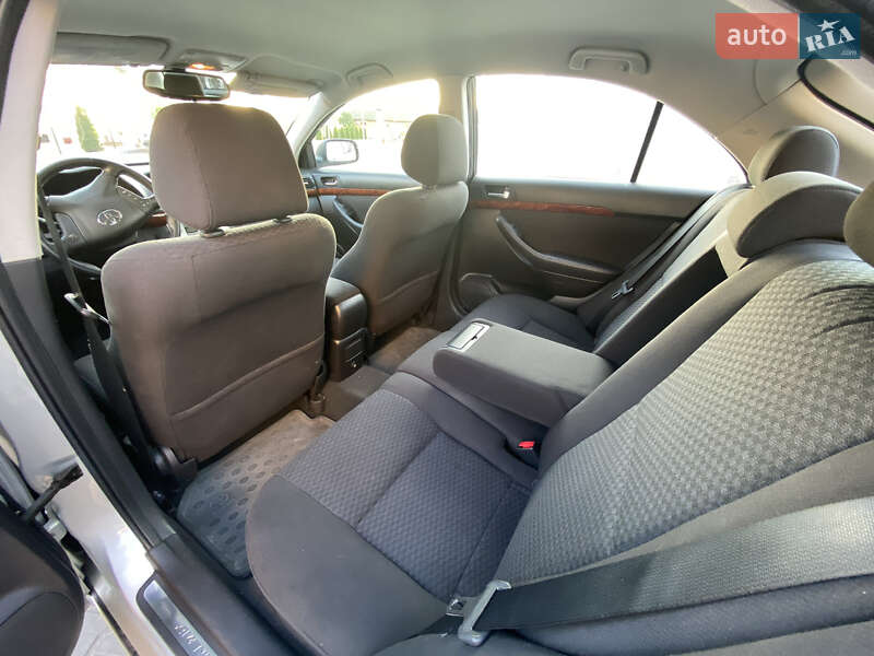 Седан Toyota Avensis 2004 в Виннице