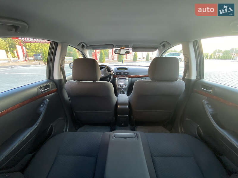 Седан Toyota Avensis 2004 в Виннице