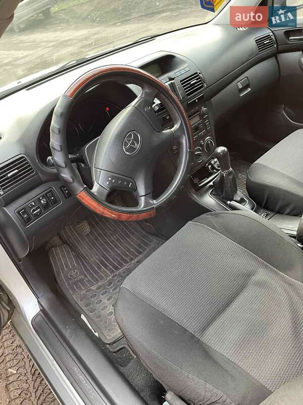 Ліфтбек Toyota Avensis 2004 в Гайвороні