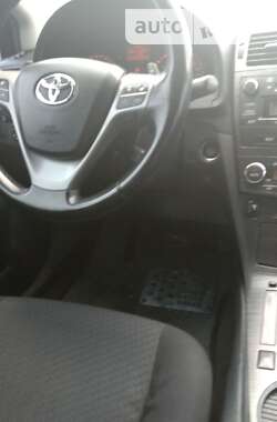 Седан Toyota Avensis 2008 в Дніпрі