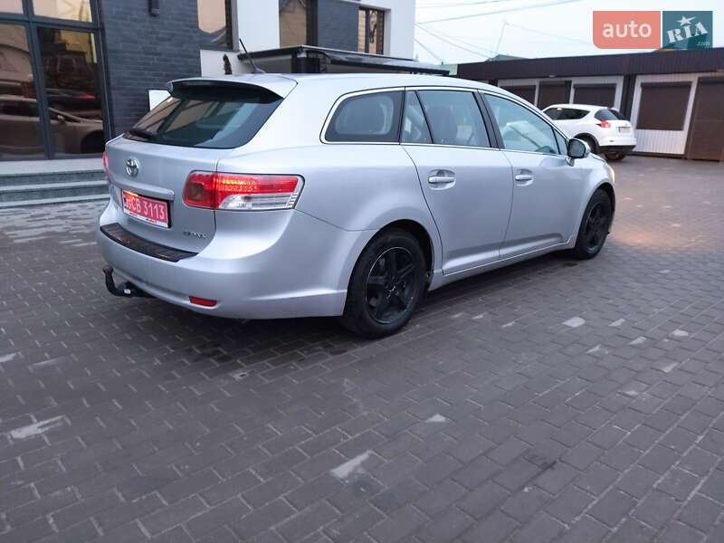 Универсал Toyota Avensis 2011 в Любешове